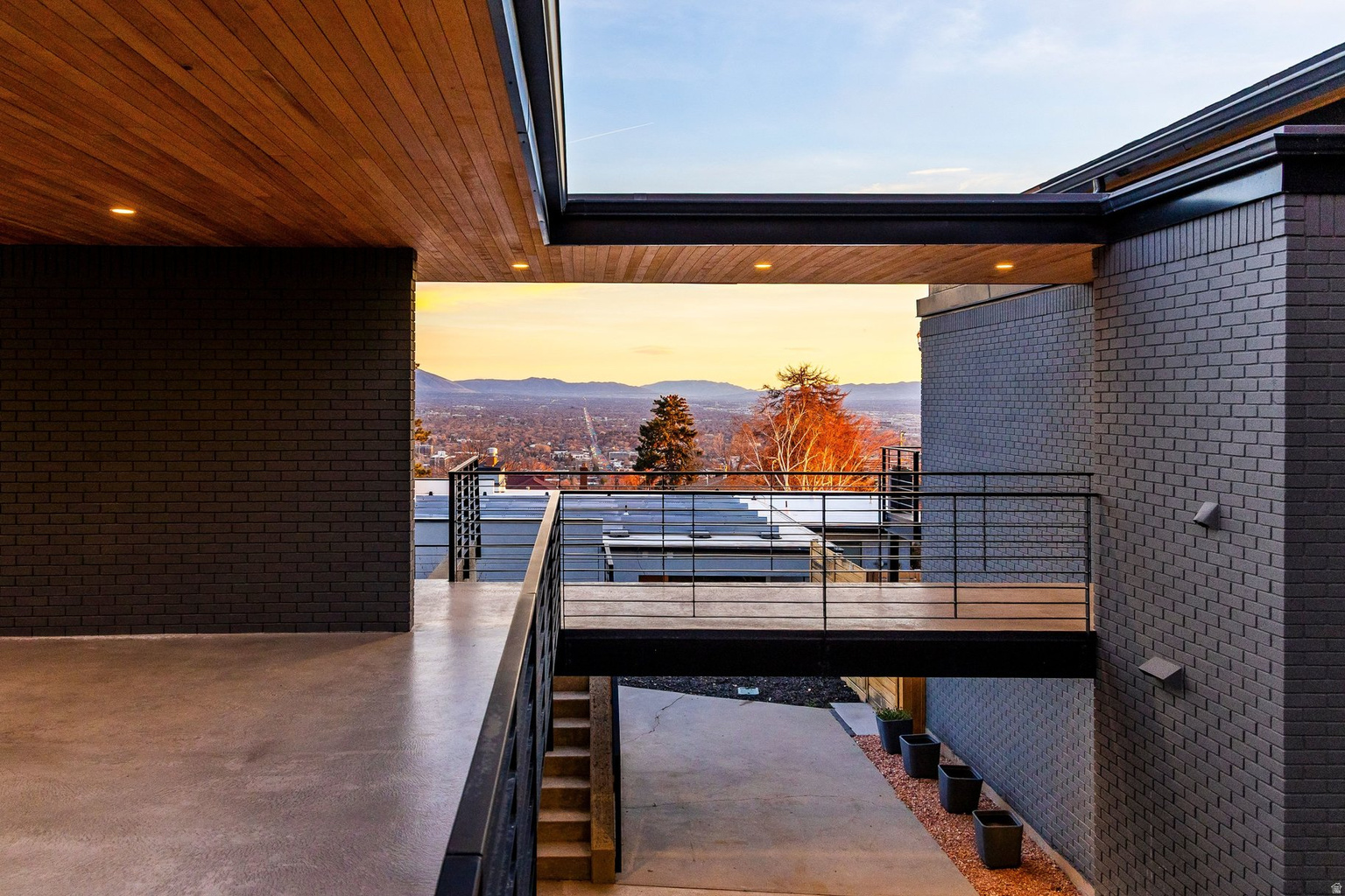 619 N J ST, Salt  Lake  City, UT, 84103