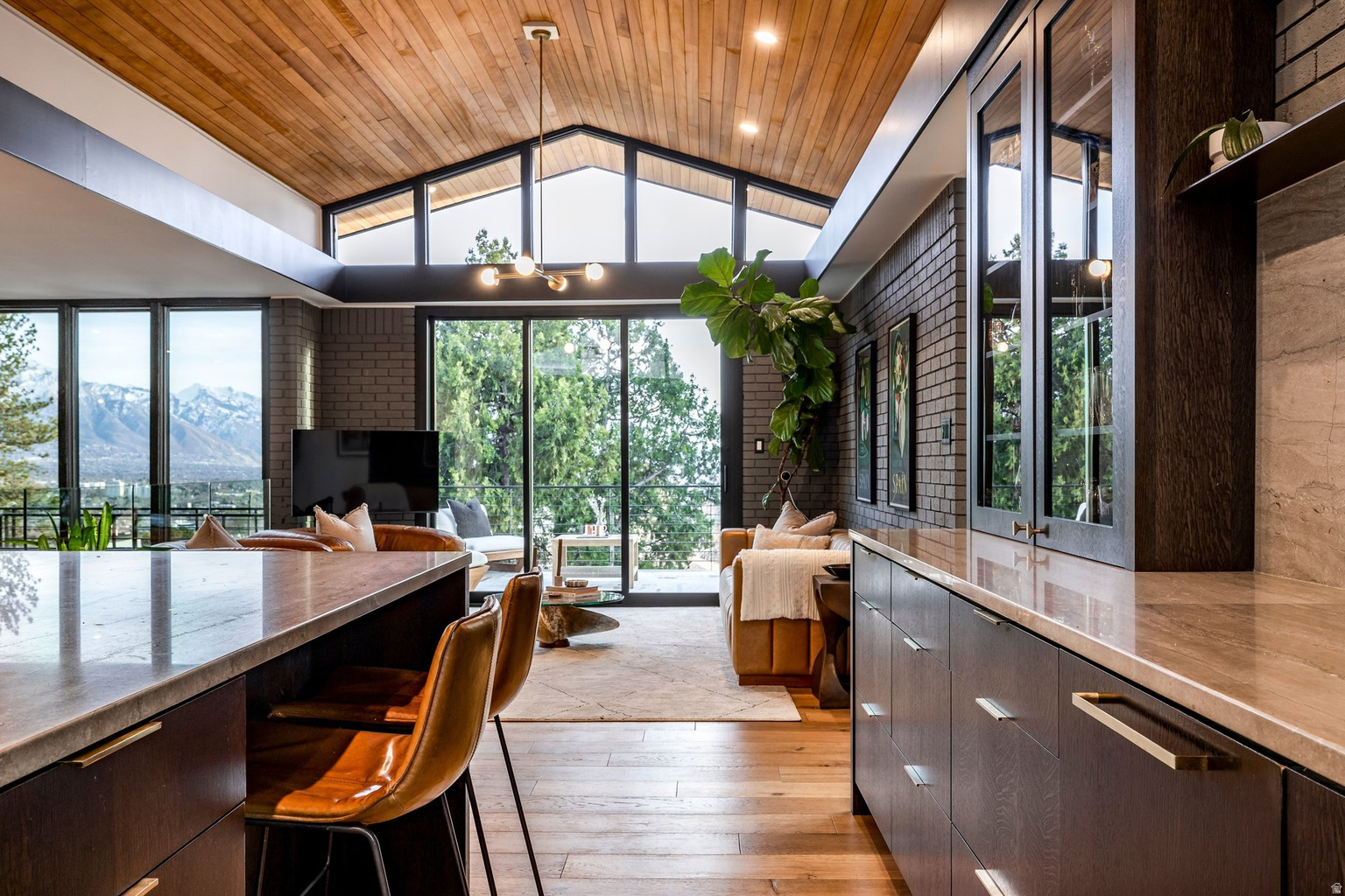 619 N J ST, Salt  Lake  City, UT, 84103