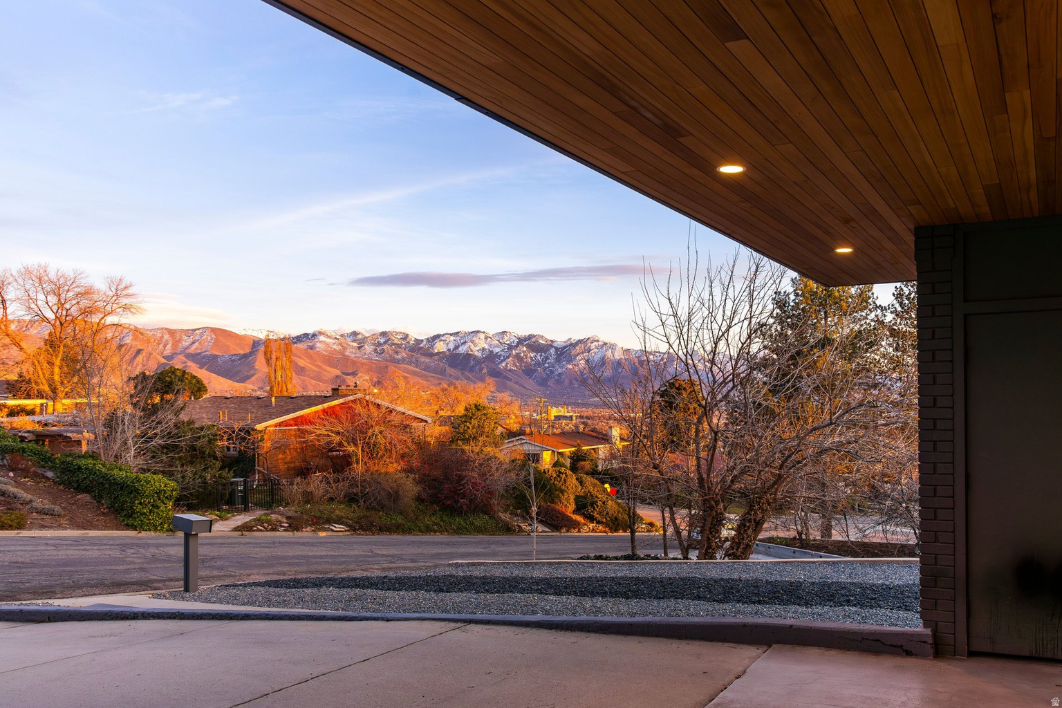 619 N J ST, Salt  Lake  City, UT, 84103