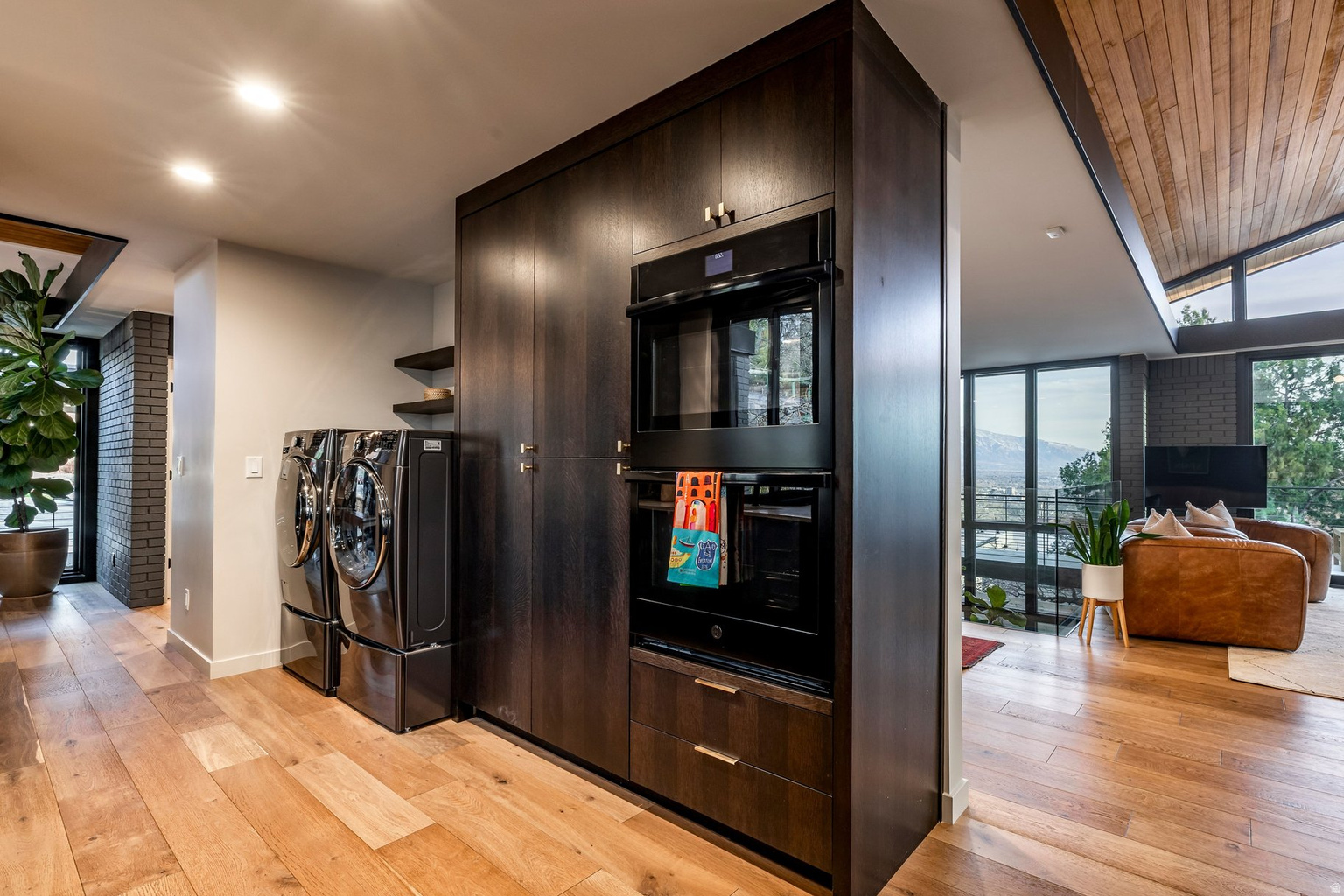 619 N J ST, Salt  Lake  City, UT, 84103