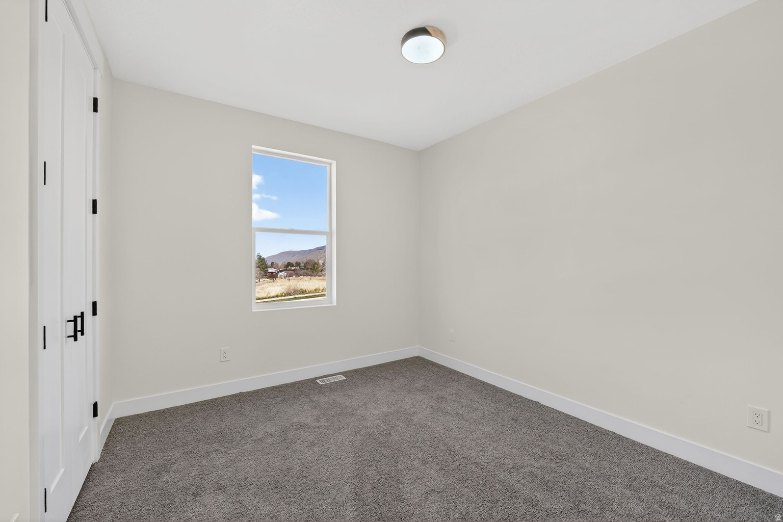 594 E SKYLINE, Tooele, UT, 84074