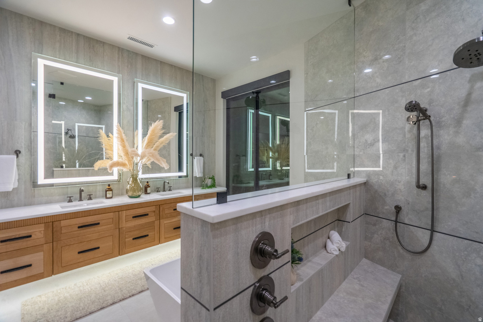 5657 W SCATTERED STARS WAY, Hurricane, UT, 84737