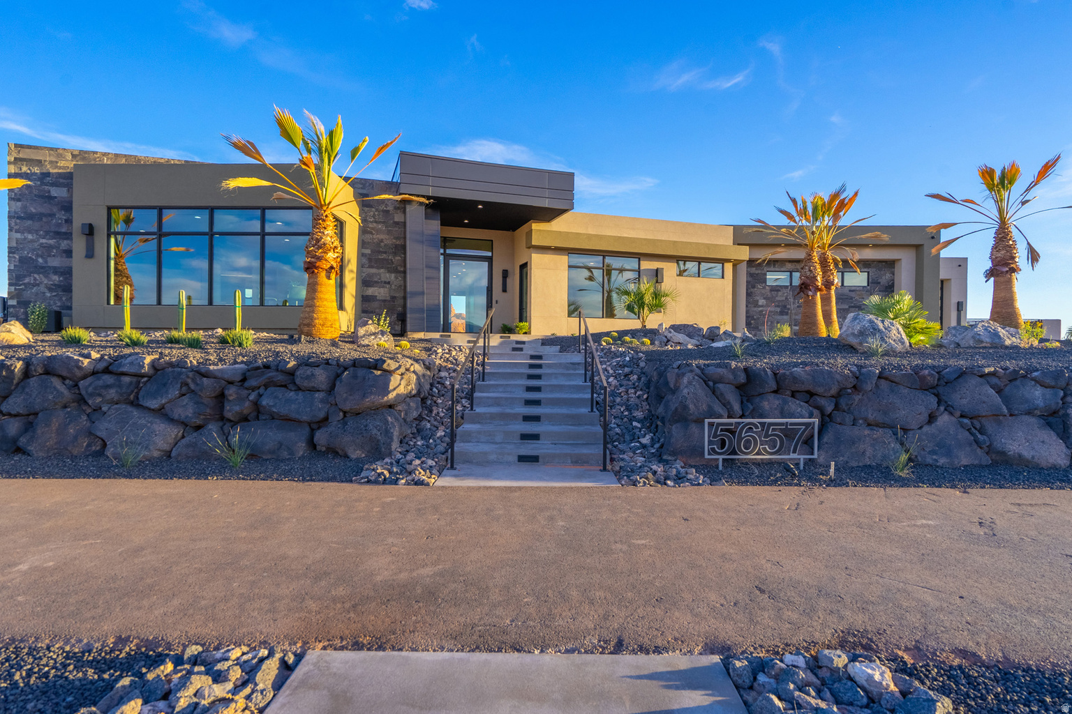 5657 W SCATTERED STARS WAY, Hurricane, UT, 84737