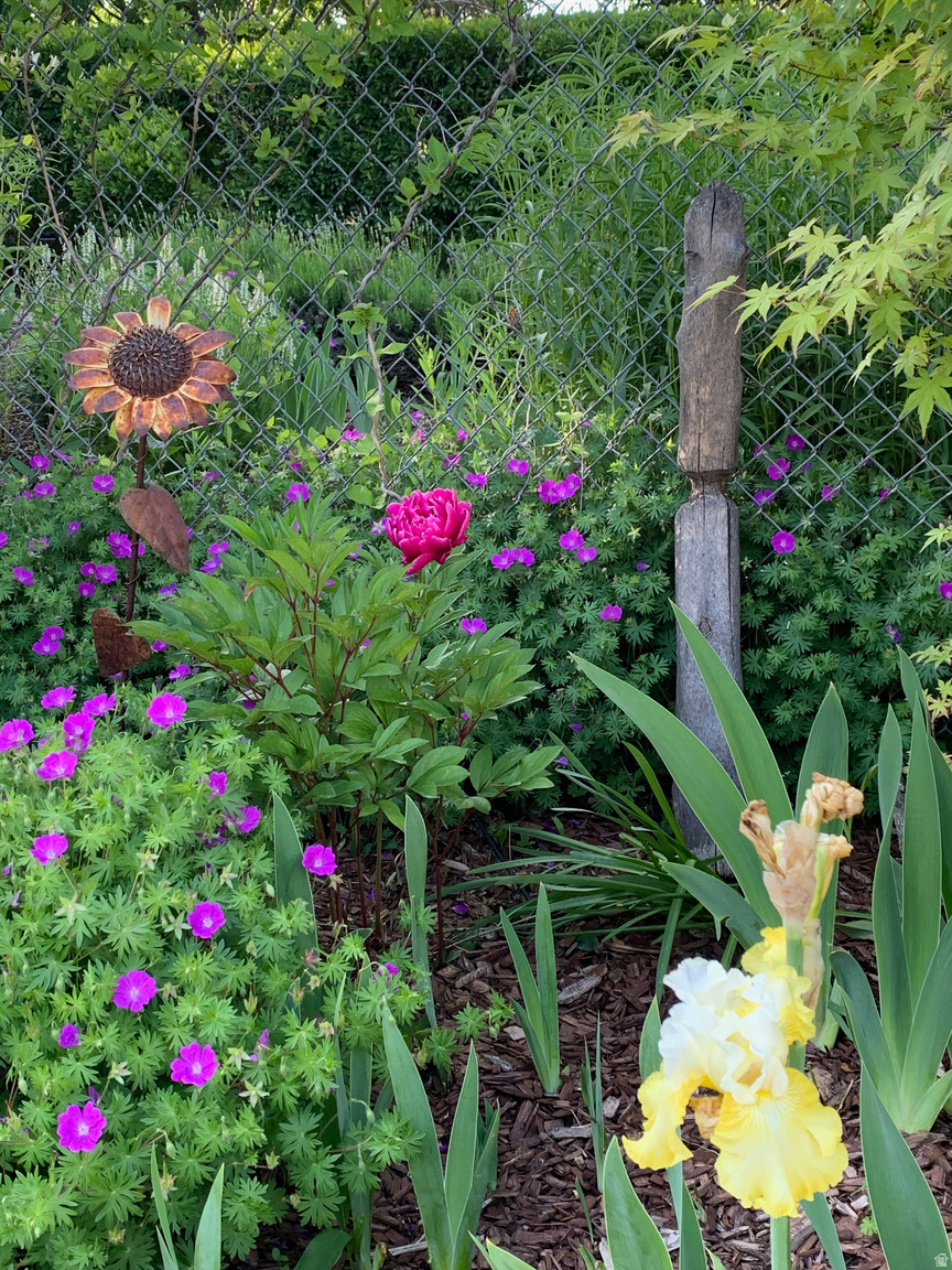 1447 E EDGECLIFF DR, Sandy, UT, 84092