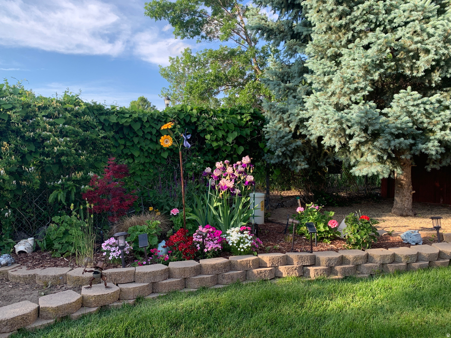 1447 E EDGECLIFF DR, Sandy, UT, 84092