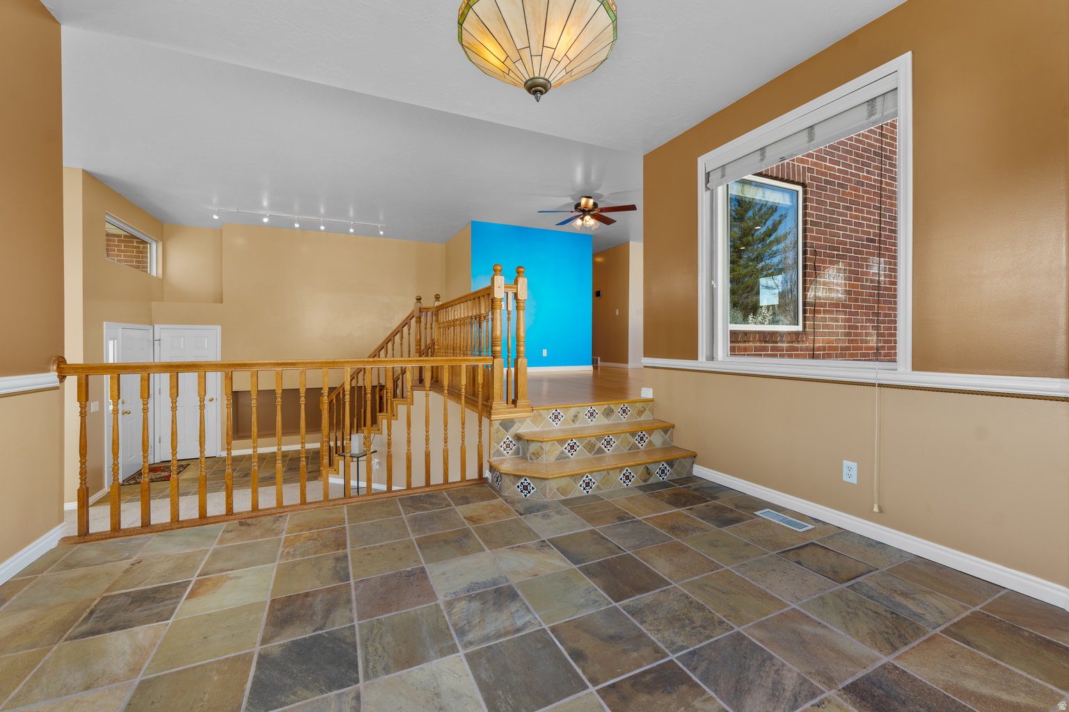 1447 E EDGECLIFF DR, Sandy, UT, 84092