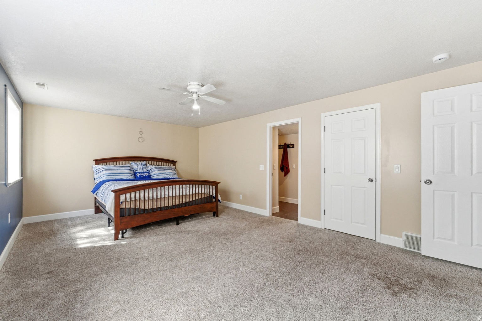 10218 S SANDY WILLOWS CV, Sandy, UT, 84070