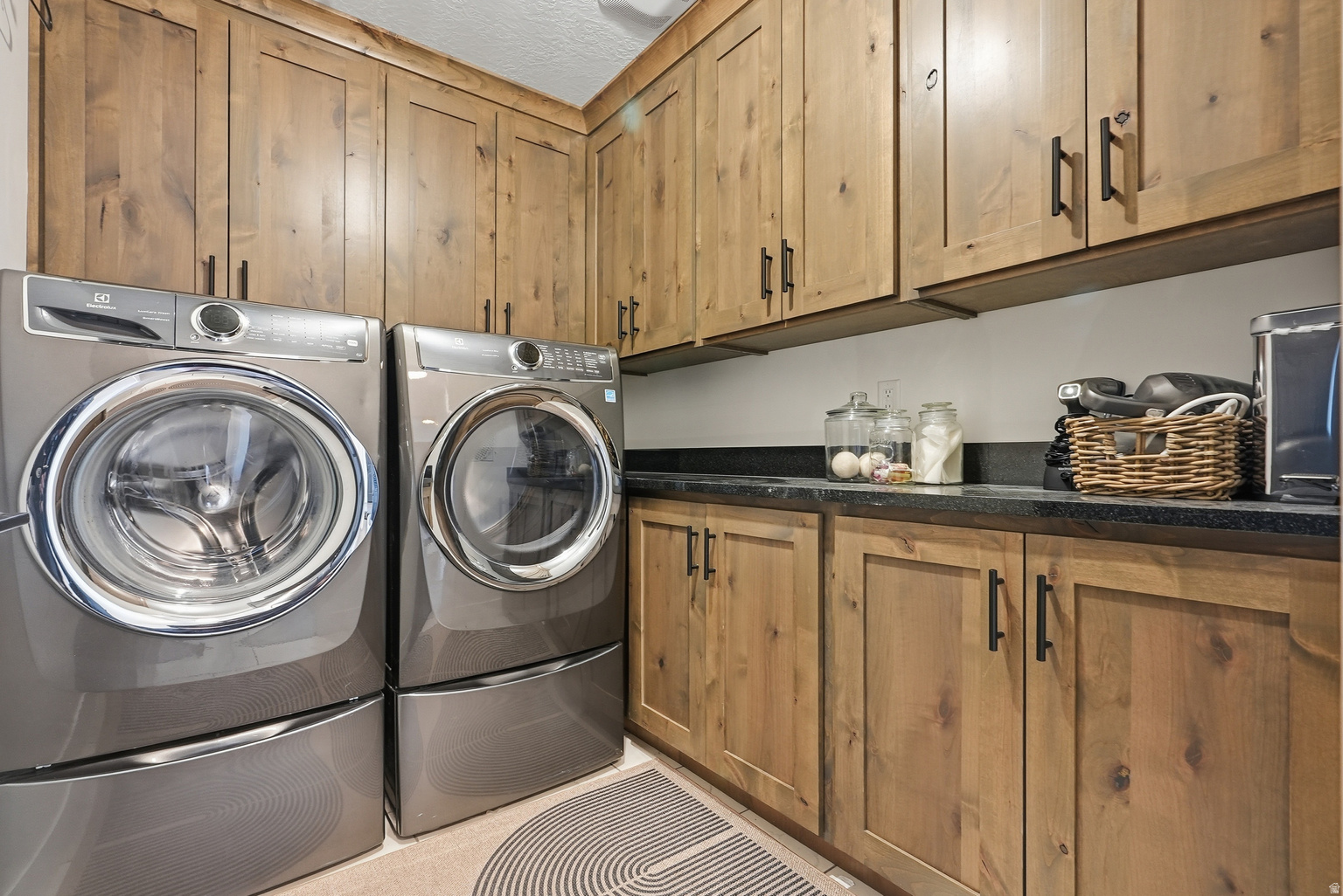 1027 W SEASONS VIEW CT, Lehi, UT, 84048