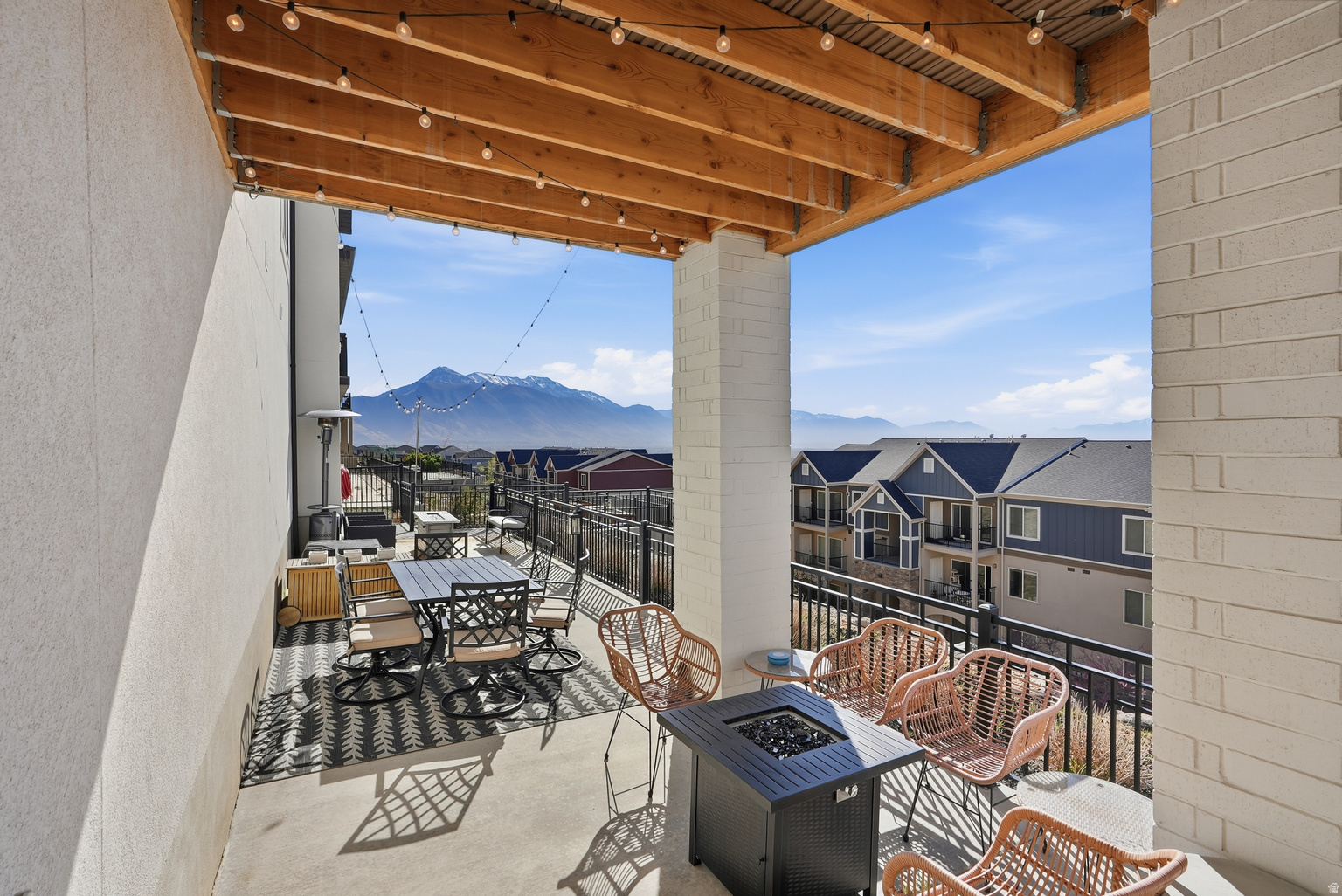 1027 W SEASONS VIEW CT, Lehi, UT, 84048