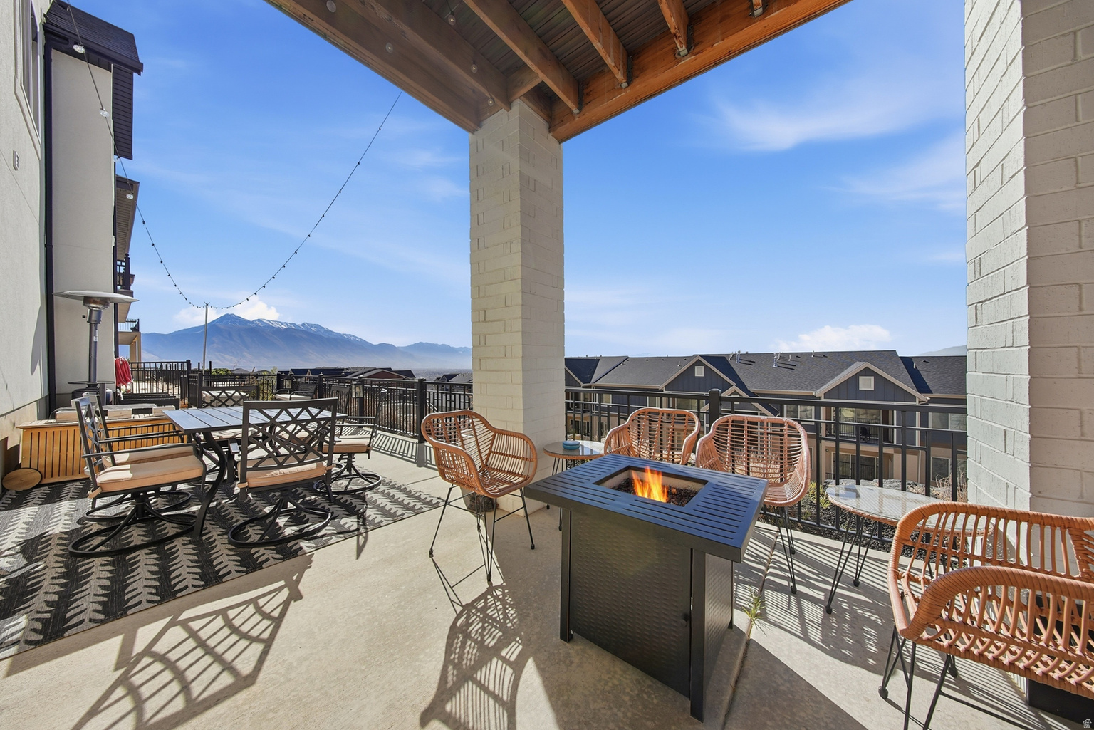 1027 W SEASONS VIEW CT, Lehi, UT, 84048