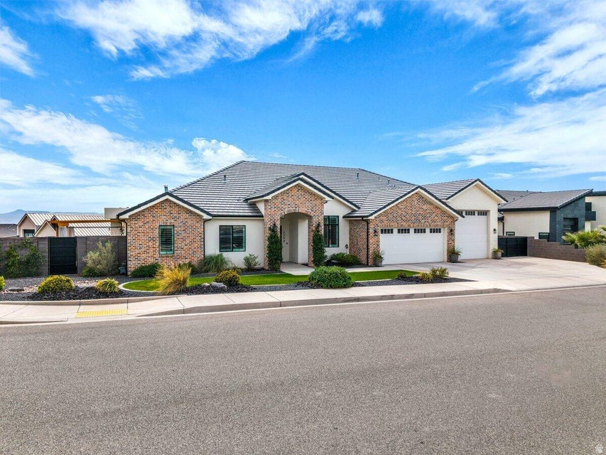 1398 E DELLCORERO DR, St.  George, UT, 84770