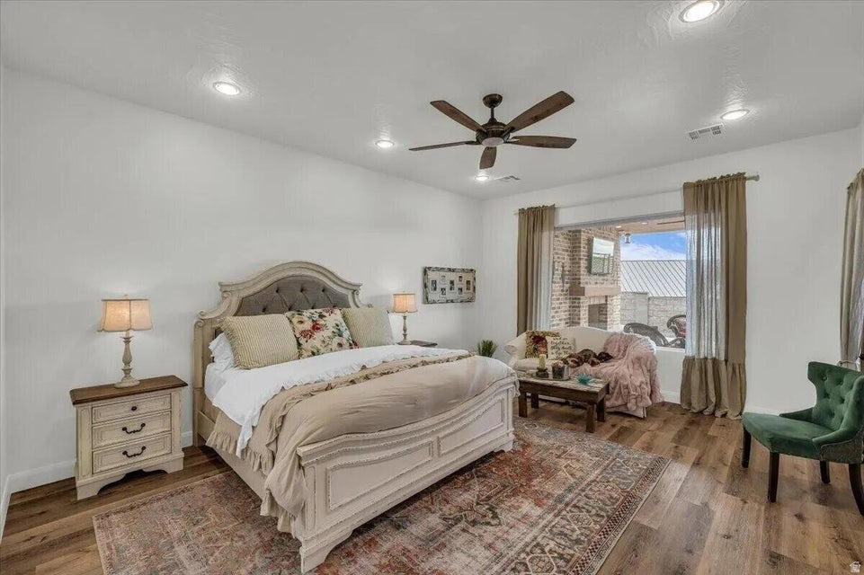 1398 E DELLCORERO DR, St.  George, UT, 84770