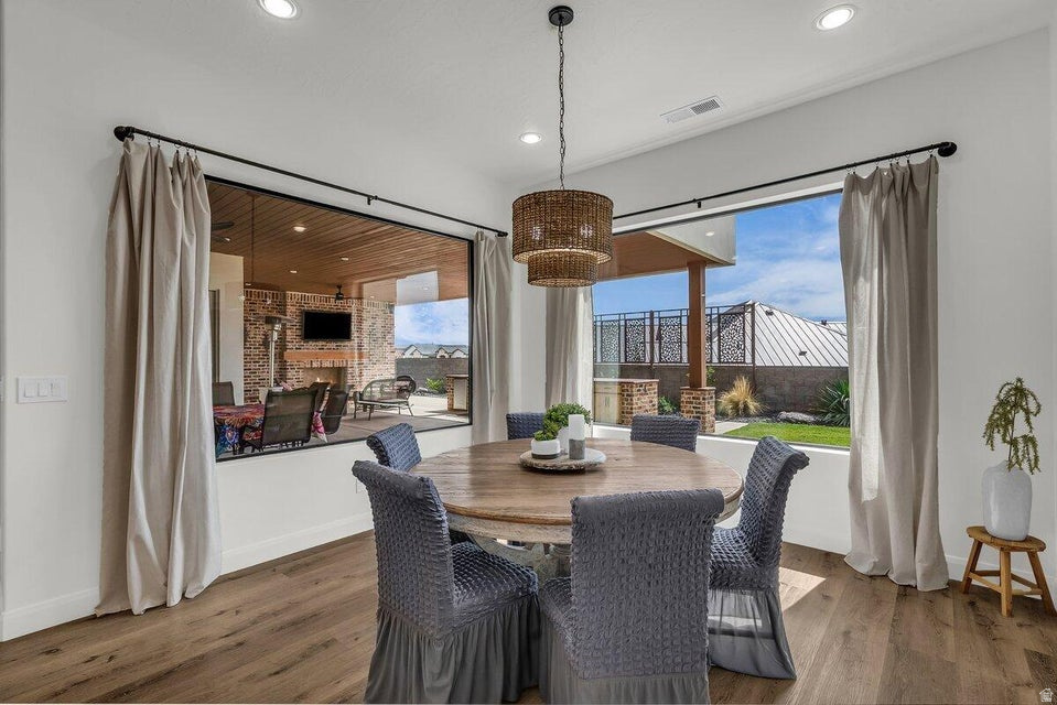 1398 E DELLCORERO DR, St.  George, UT, 84770