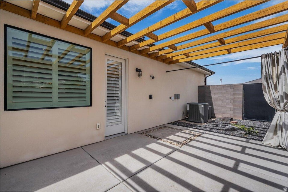 1398 E DELLCORERO DR, St.  George, UT, 84770