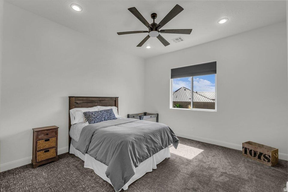 1398 E DELLCORERO DR, St.  George, UT, 84770