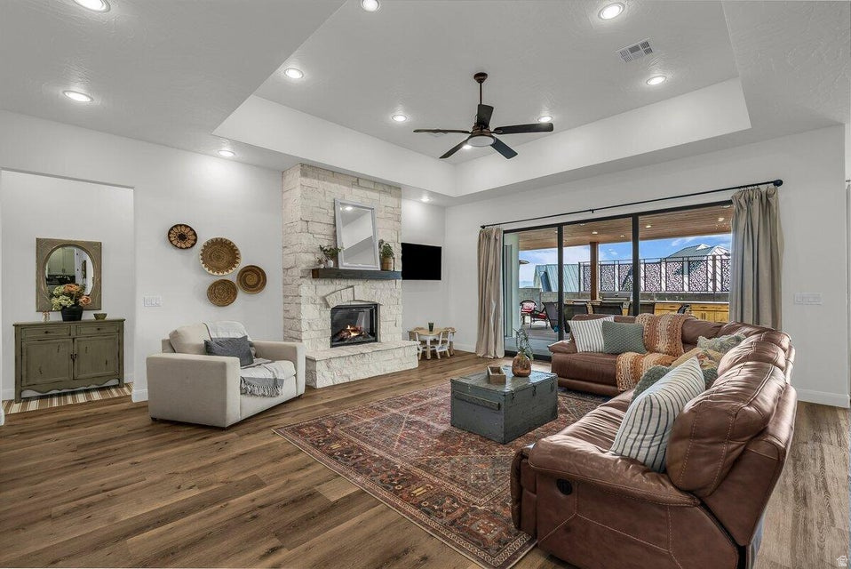 1398 E DELLCORERO DR, St.  George, UT, 84770