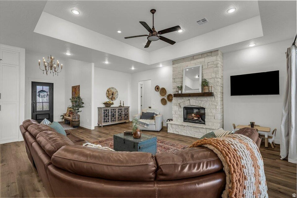 1398 E DELLCORERO DR, St.  George, UT, 84770