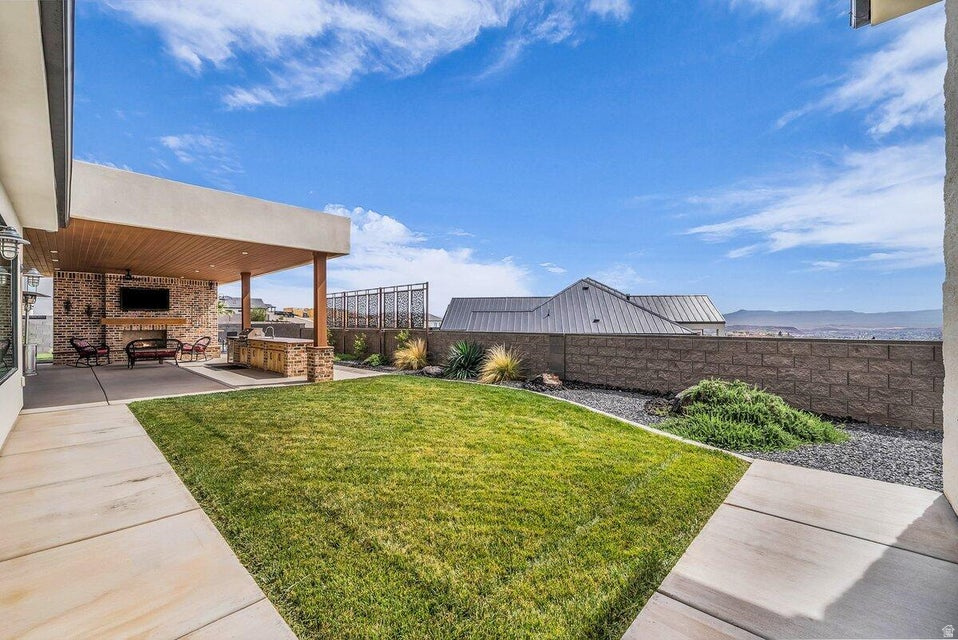 1398 E DELLCORERO DR, St.  George, UT, 84770