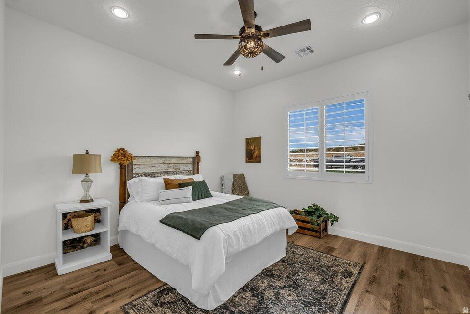 1398 E DELLCORERO DR, St.  George, UT, 84770