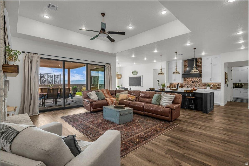 1398 E DELLCORERO DR, St.  George, UT, 84770