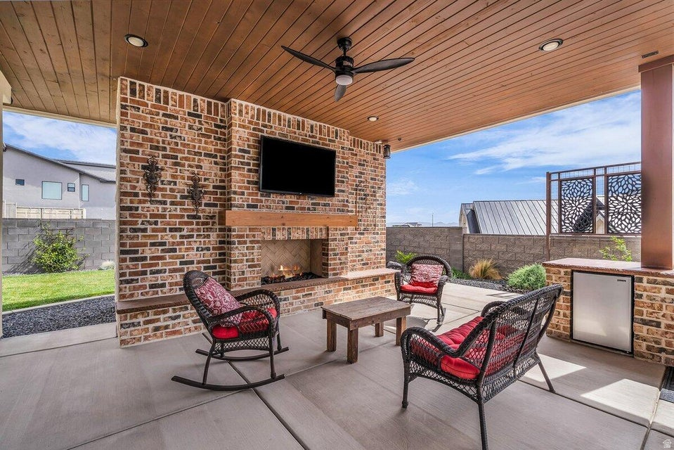 1398 E DELLCORERO DR, St.  George, UT, 84770