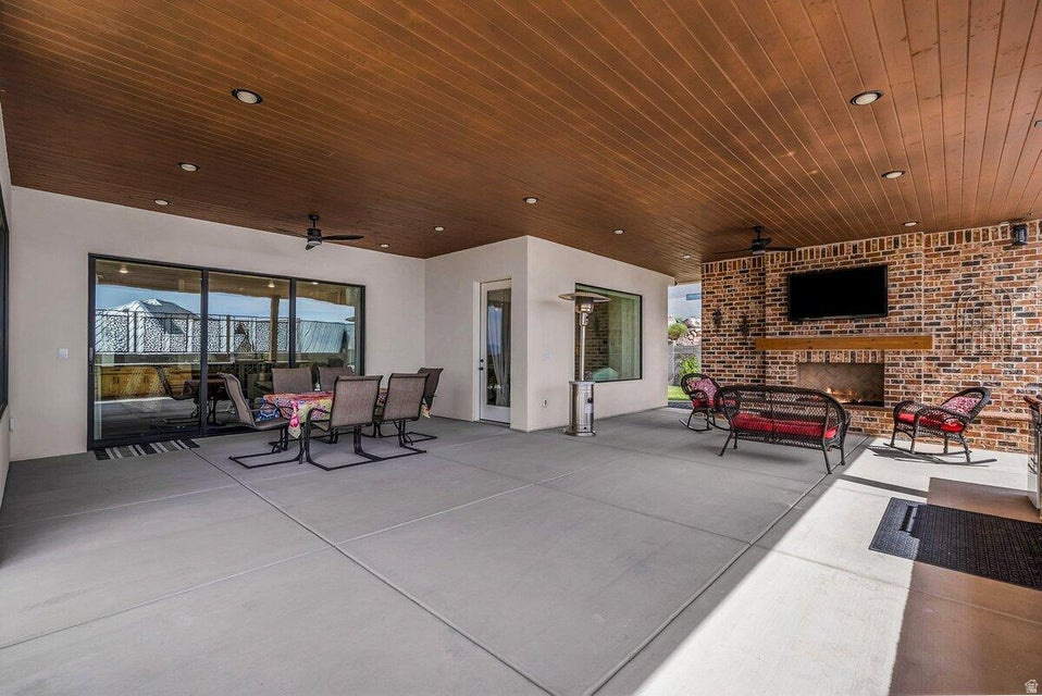 1398 E DELLCORERO DR, St.  George, UT, 84770