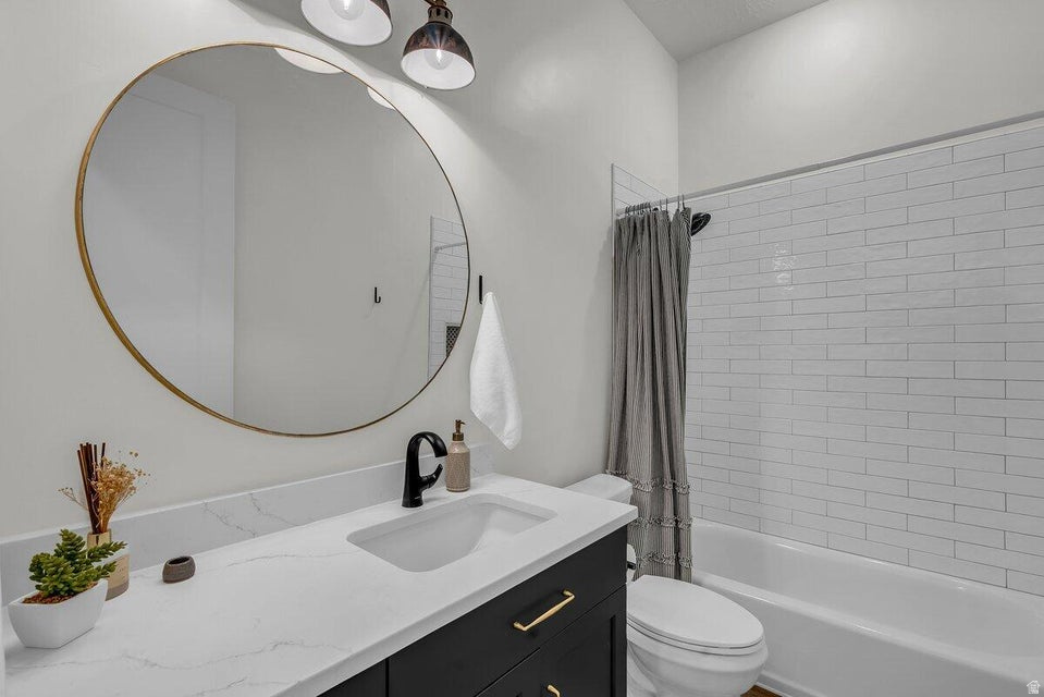 1398 E DELLCORERO DR, St.  George, UT, 84770