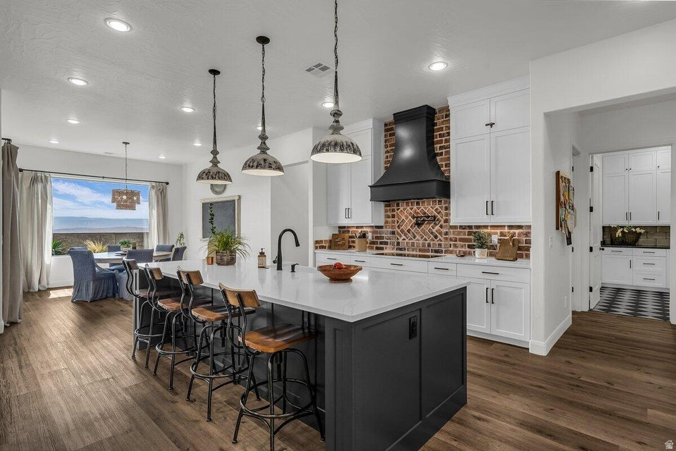 1398 E DELLCORERO DR, St.  George, UT, 84770