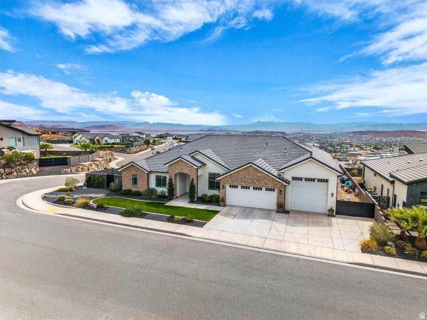 1398 E DELLCORERO DR, St.  George, UT, 84770