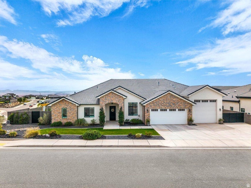 1398 E DELLCORERO DR, St.  George, UT, 84770