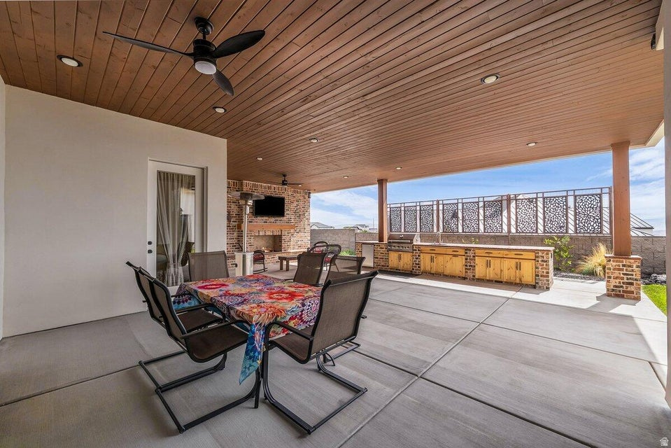 1398 E DELLCORERO DR, St.  George, UT, 84770