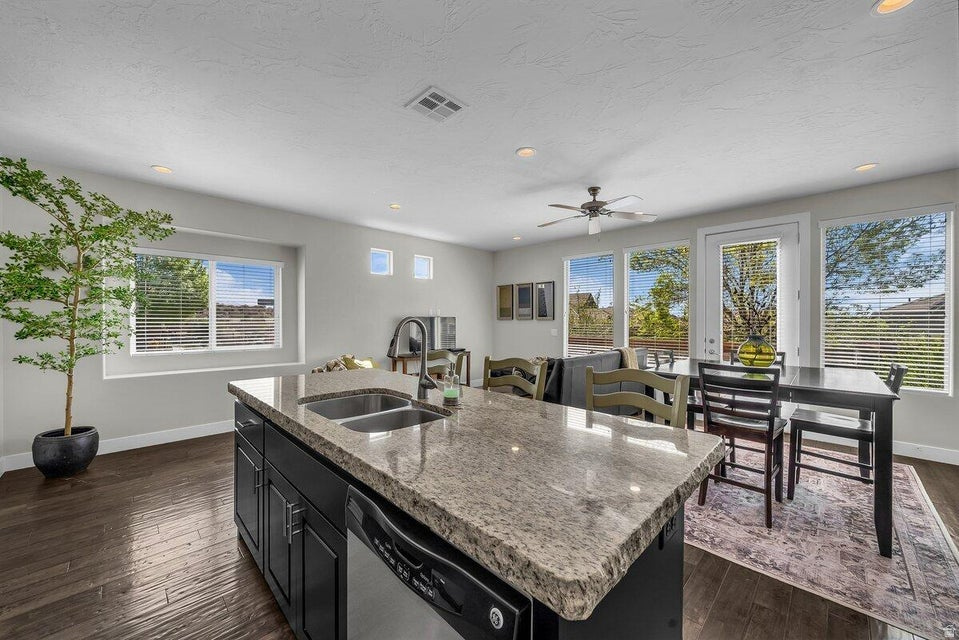 4222 E TORREY PINES DR, Washington, UT, 84780