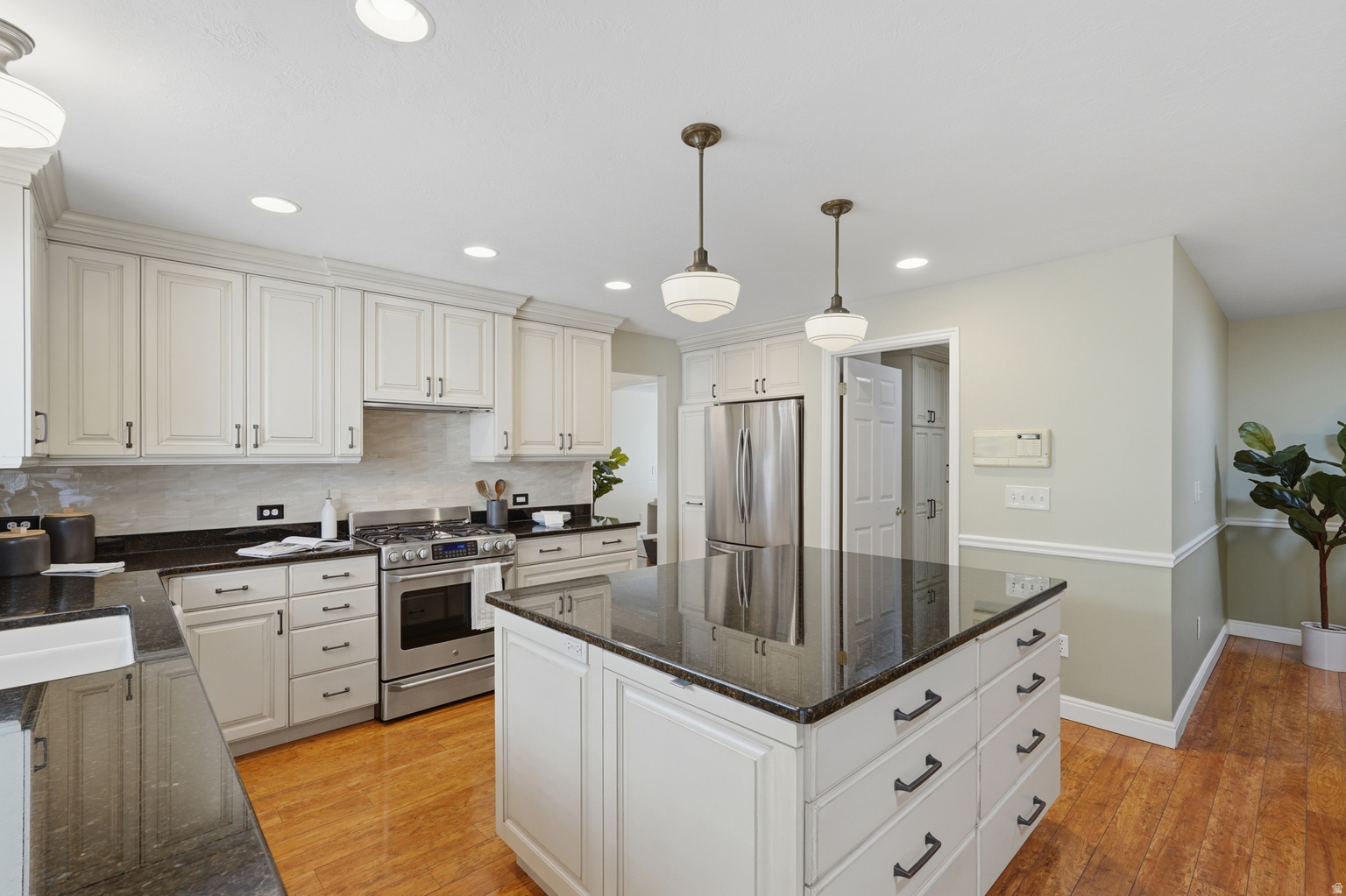 1893 E VISCOUNTI DR S, Sandy, UT, 84093