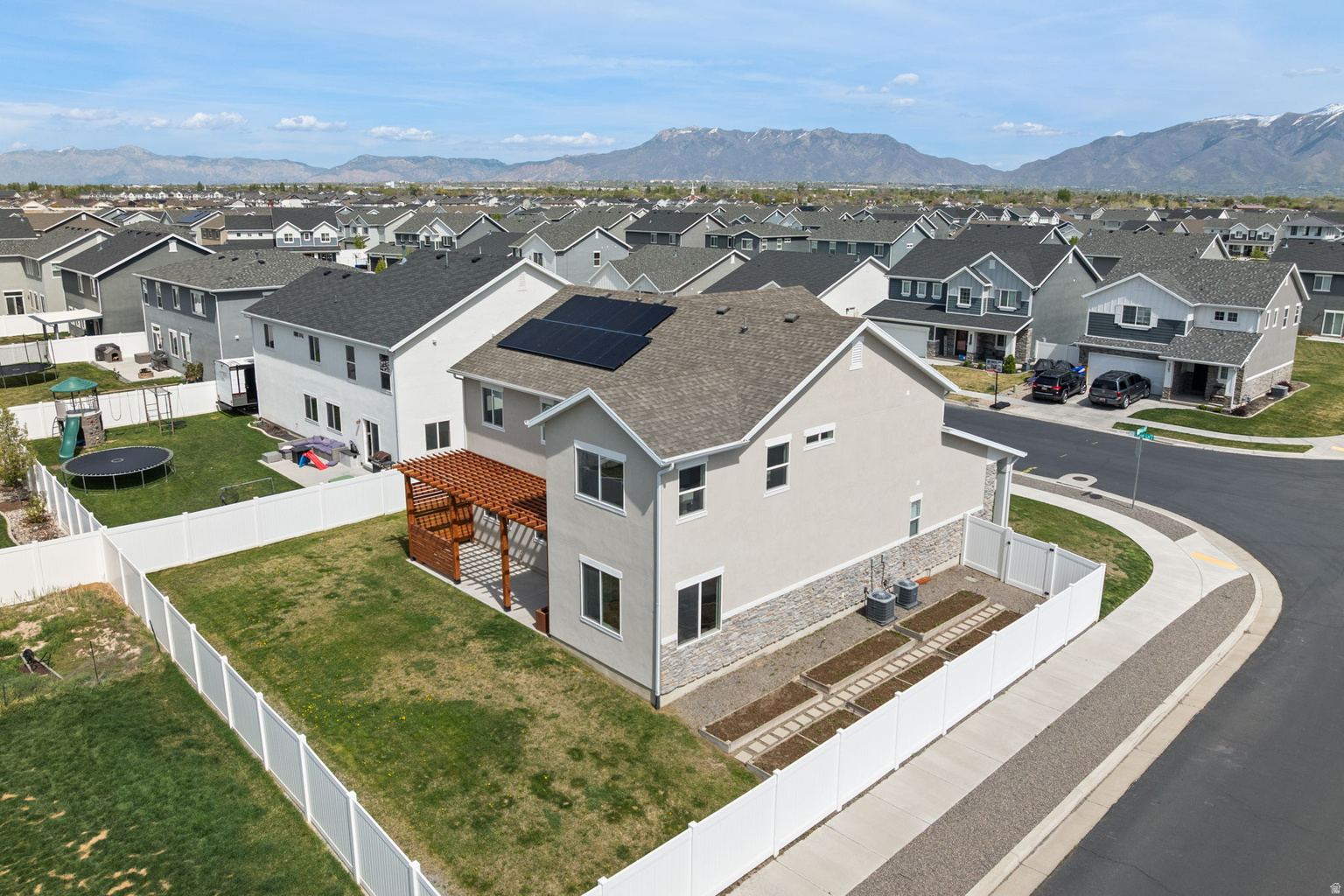 3504 S LAUREL LN, Syracuse, UT, 84075