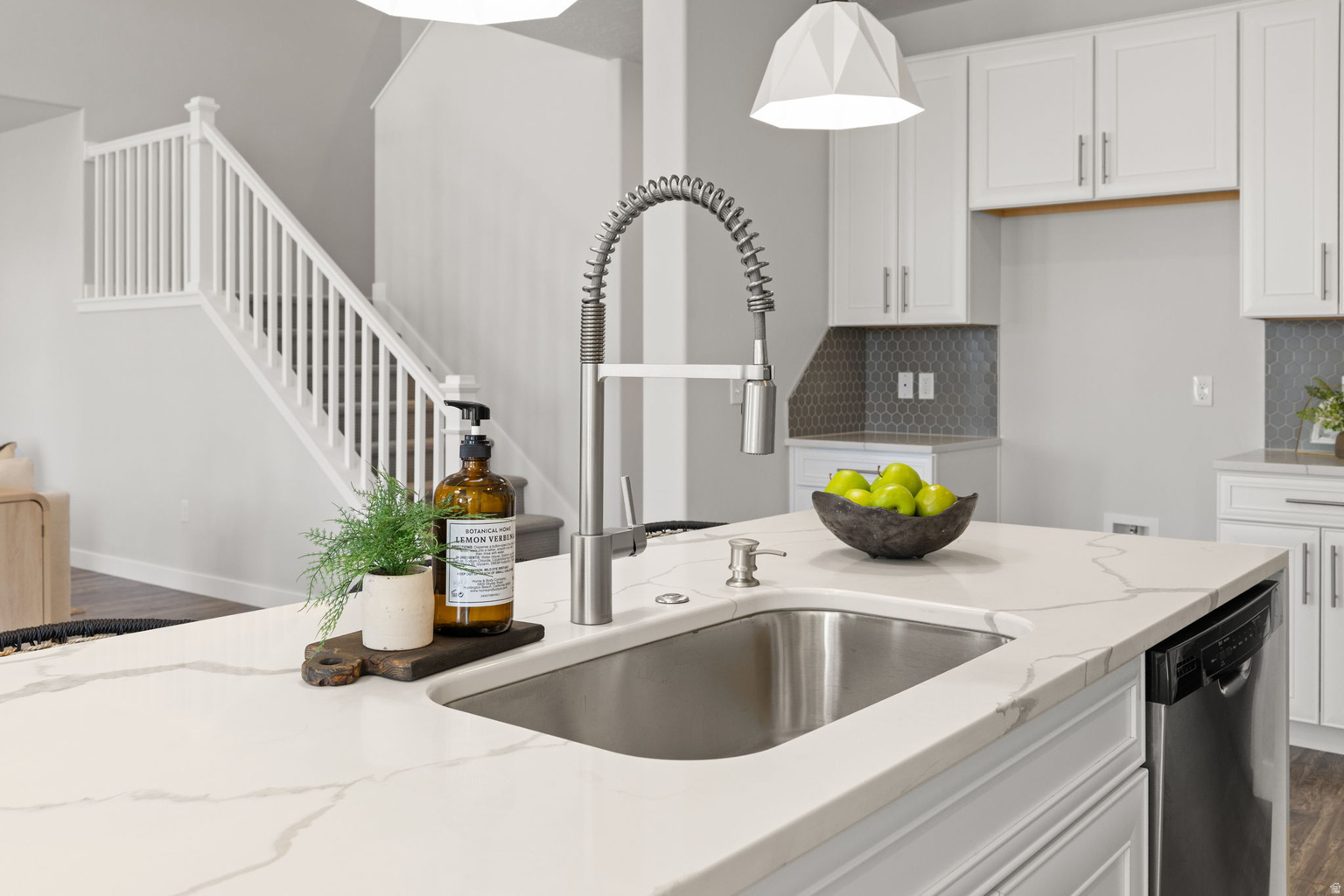 3504 S LAUREL LN, Syracuse, UT, 84075