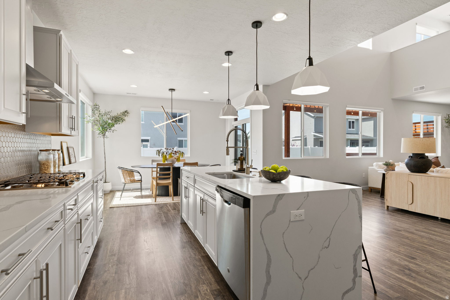 3504 S LAUREL LN, Syracuse, UT, 84075