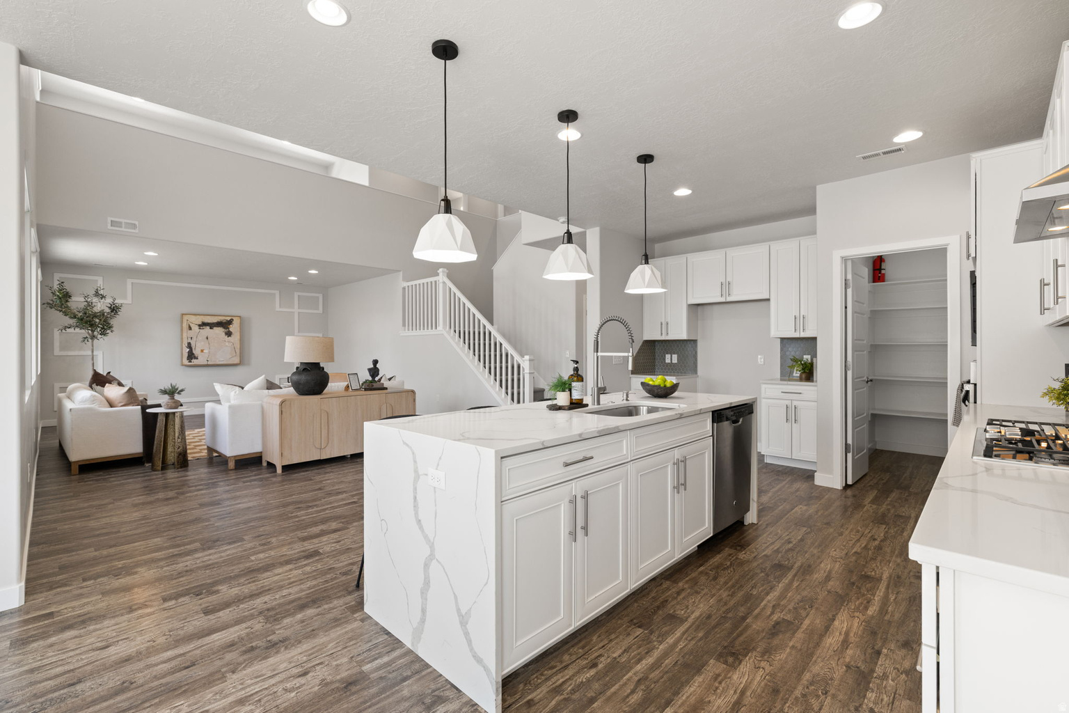 3504 S LAUREL LN, Syracuse, UT, 84075