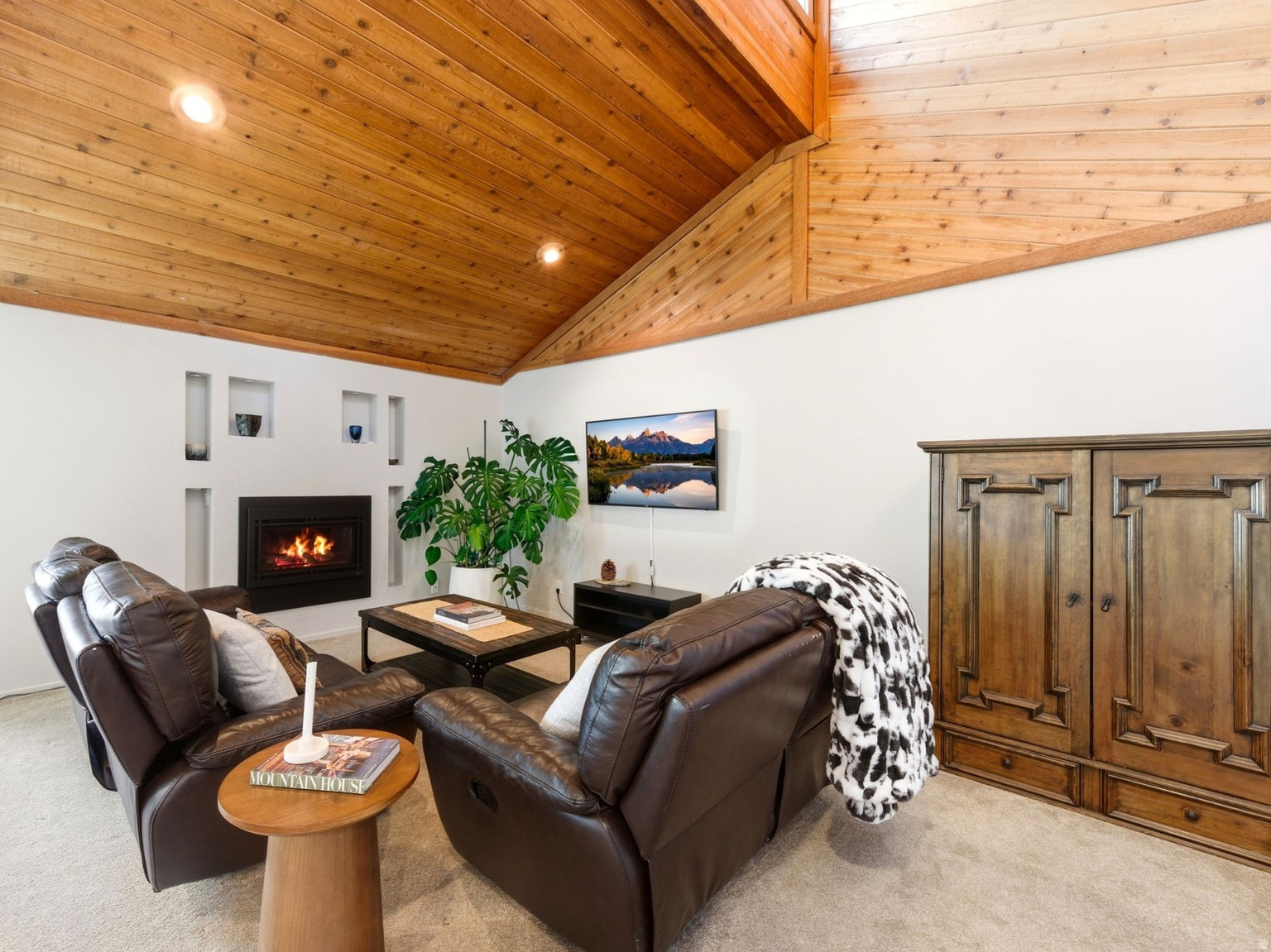 2092 E 11270 S, Sandy, UT, 84092