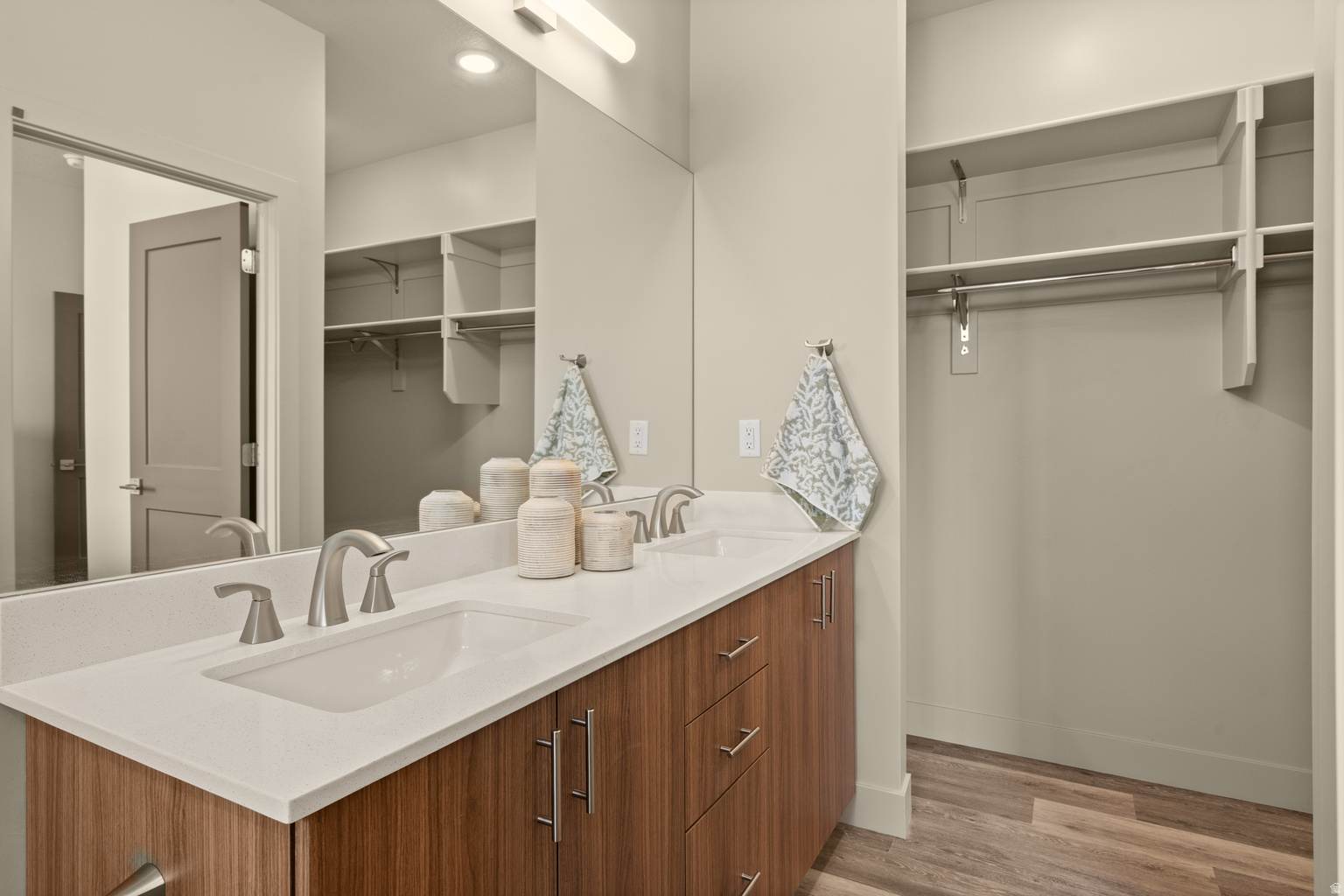 7218 S RAMANEE DR E, Midvale, UT, 84047