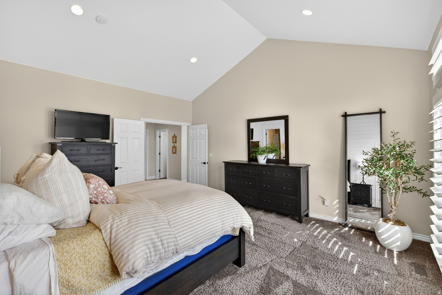 5873 S JORDAN CANAL RD, Taylorsville, UT, 84129