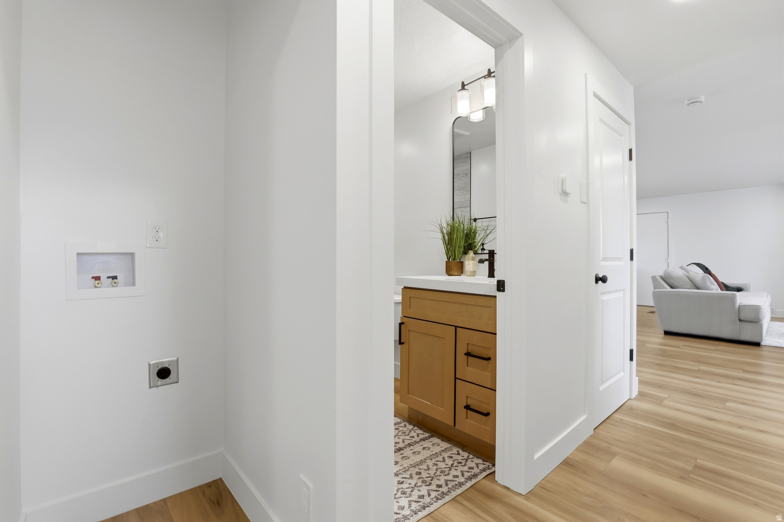 8643 S VAQUERO DR E, Sandy, UT, 84094