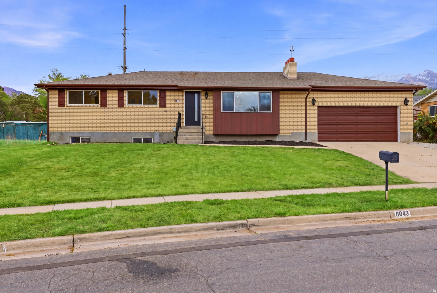 8643 S VAQUERO DR E, Sandy, UT, 84094