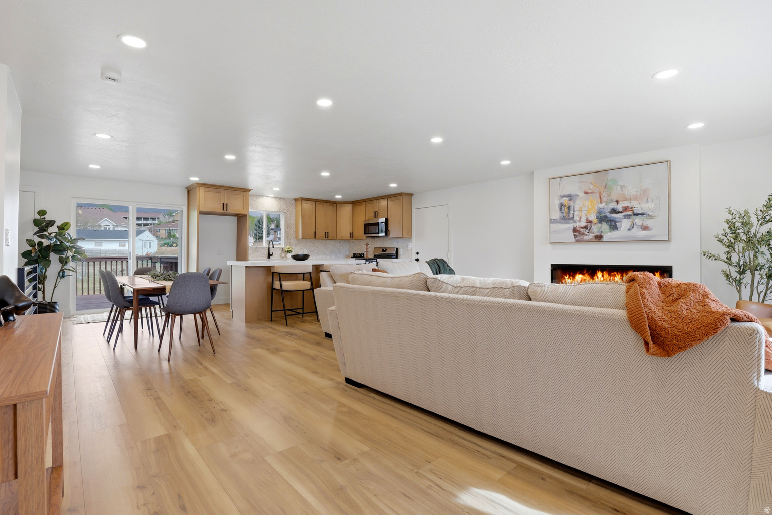 8643 S VAQUERO DR E, Sandy, UT, 84094