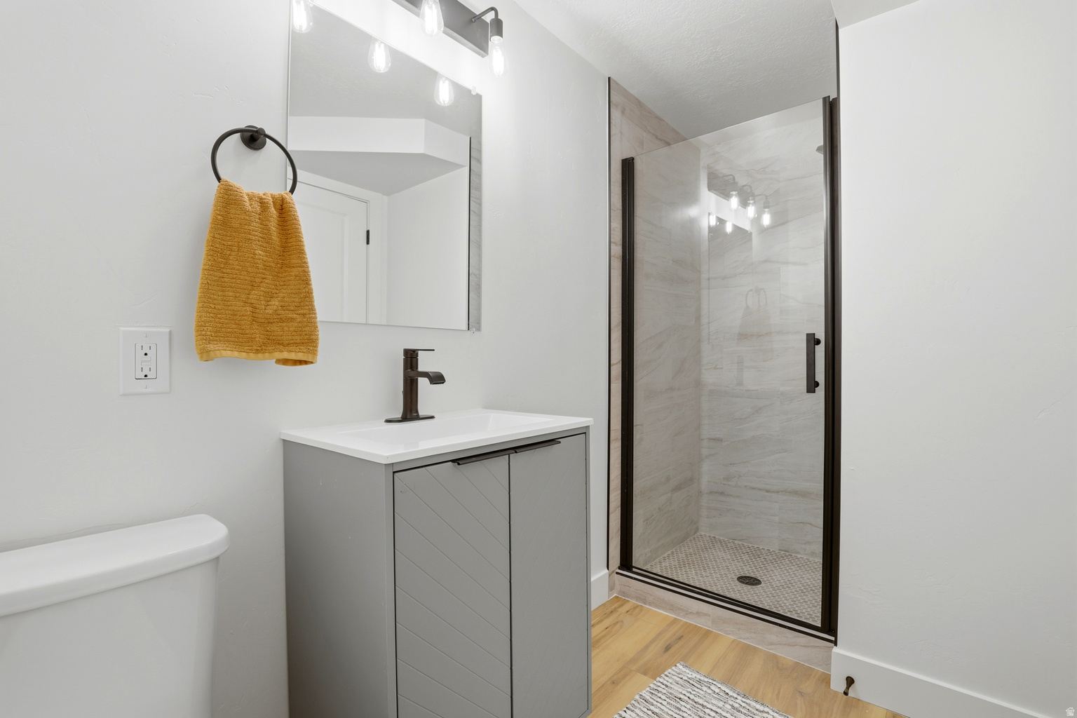 8643 S VAQUERO DR E, Sandy, UT, 84094