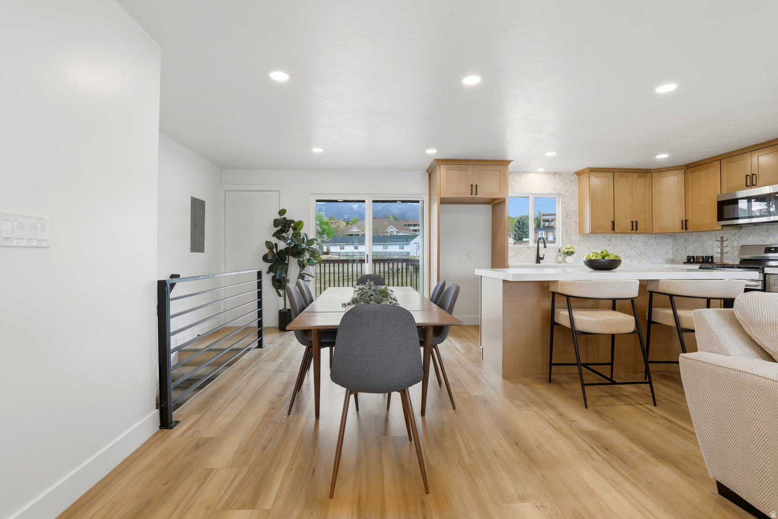 8643 S VAQUERO DR E, Sandy, UT, 84094