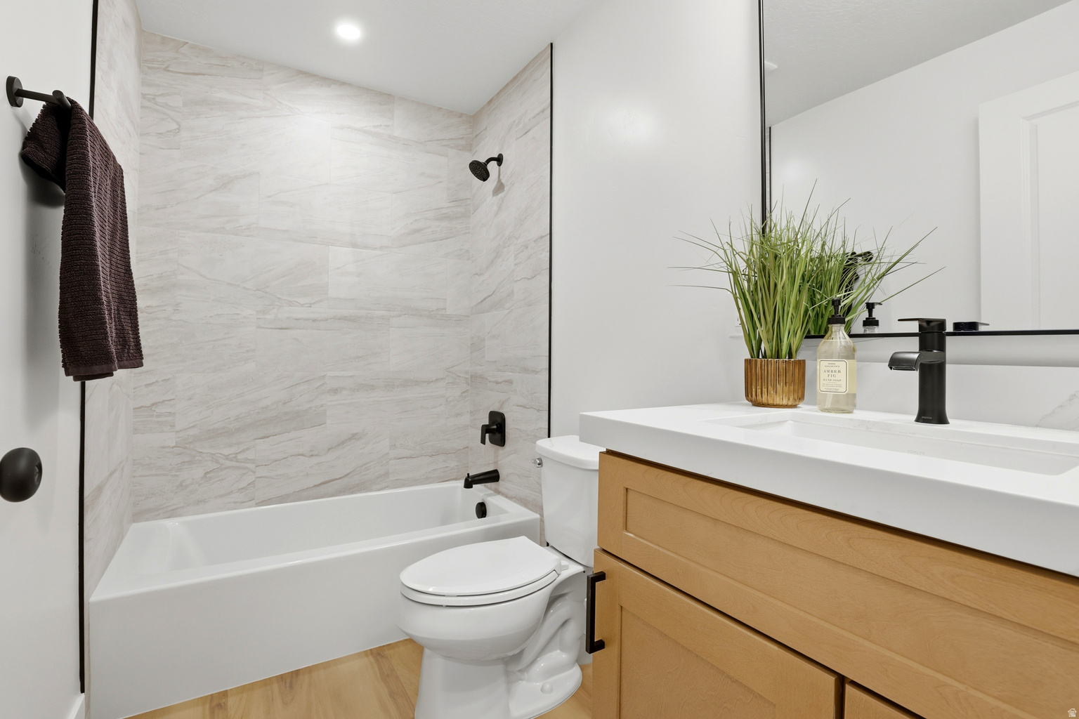 8643 S VAQUERO DR E, Sandy, UT, 84094