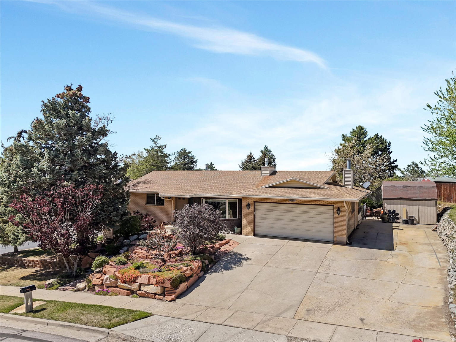 1969 E FALCONHURST CIR S, Sandy, UT, 84092