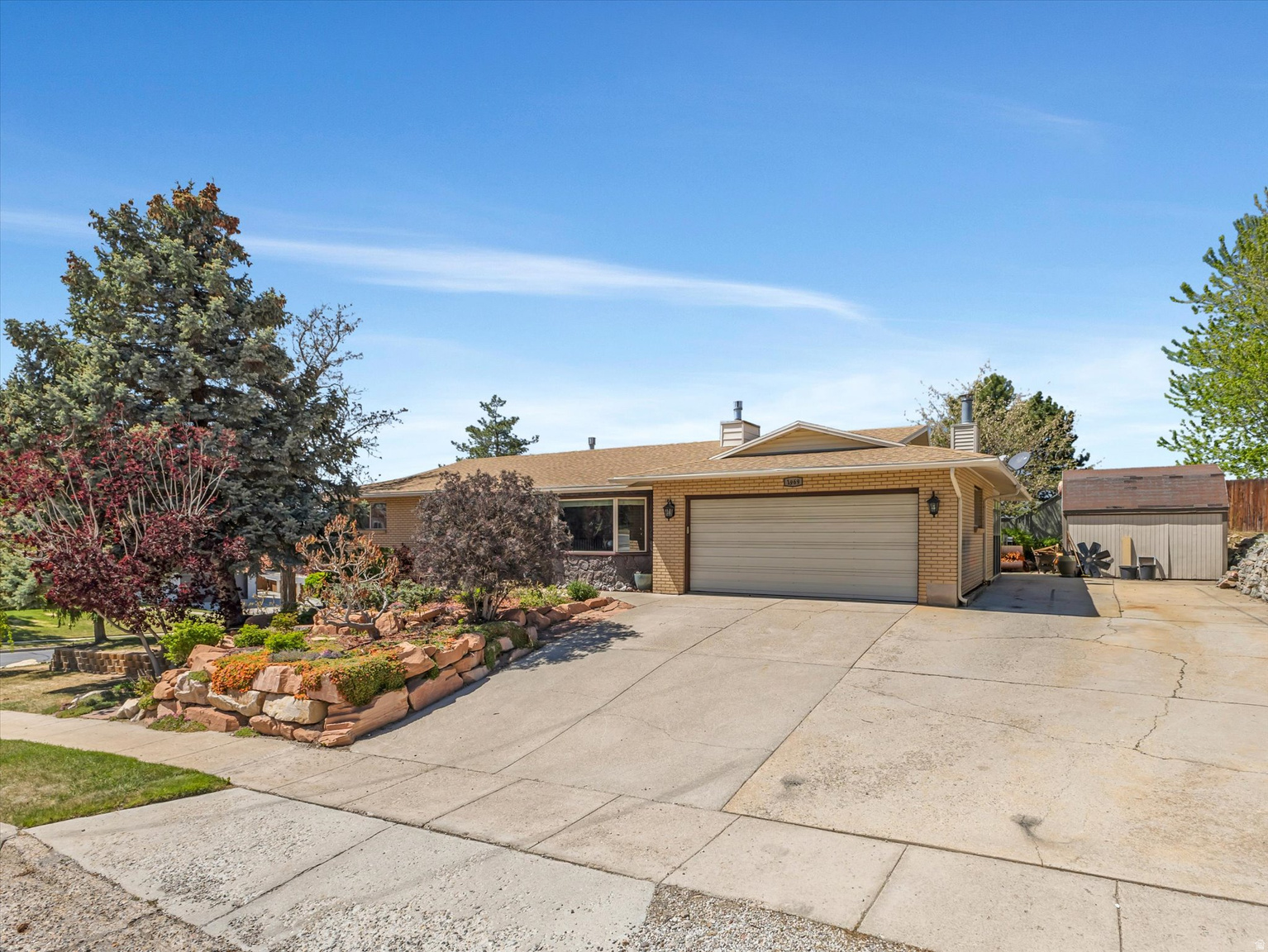 1969 E FALCONHURST CIR S, Sandy, UT, 84092