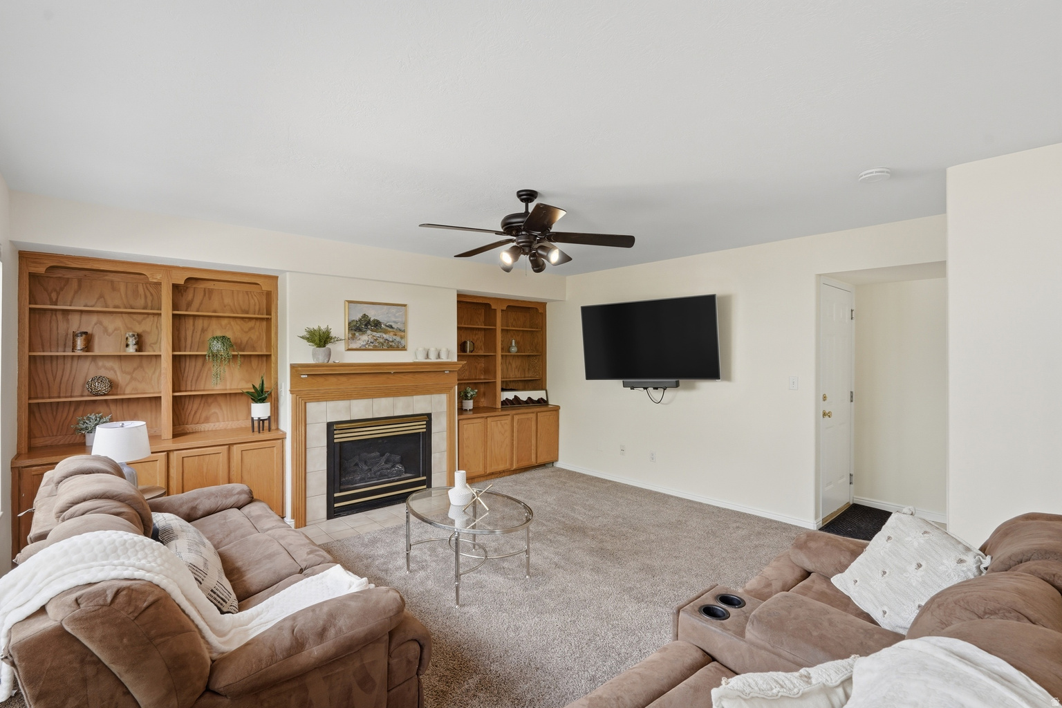 581 E COMPASS CIR N, North  Salt  Lake, UT, 84054