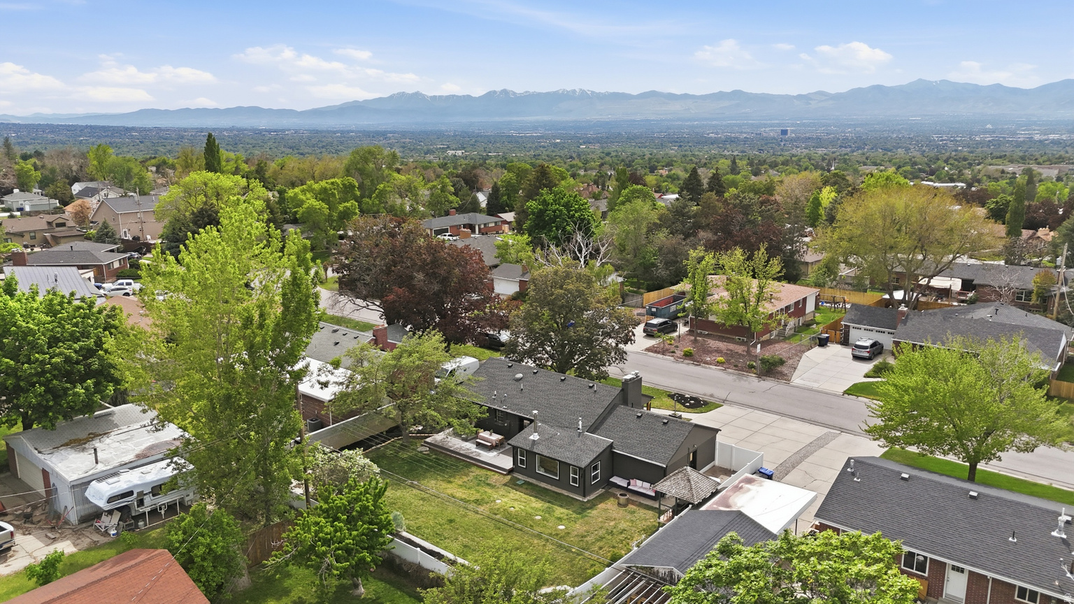 3927 S 3075 E, Holladay, UT, 84124 3927 S 3075 E, Holladay, UT, 84124